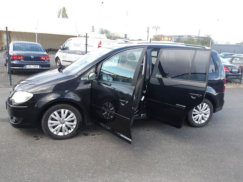 Volkswagen Touran 2,0TDi 103kW PĚKNÝ ! - fotka 9 z 26