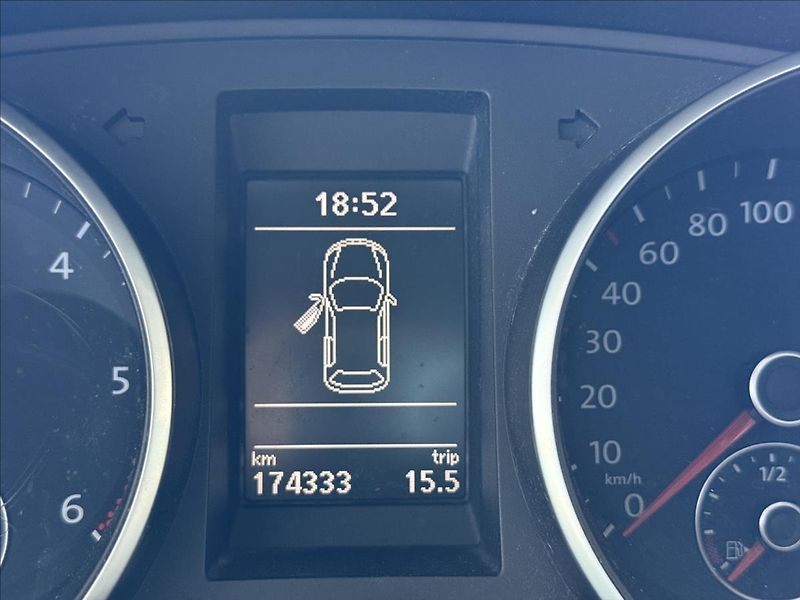 Volkswagen Golf 1,6   77kW,2.MAJITEL - fotka 12 z 22