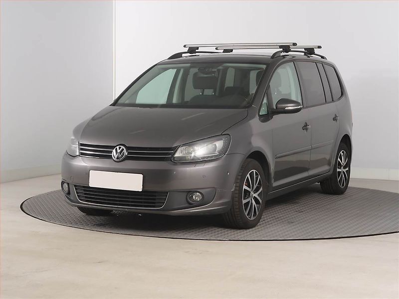 Volkswagen Touran (2013) 1.6 TDI, Automat, 7 míst, Navi - fotka 2 z 20