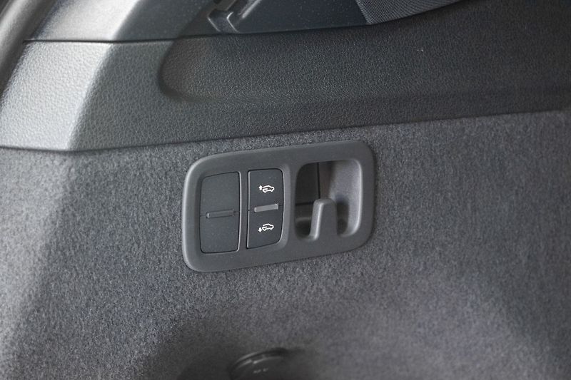 Audi Q7 55 TFSI e *S-LINE*4x4*AIR*DPH* - fotka 47 z 52