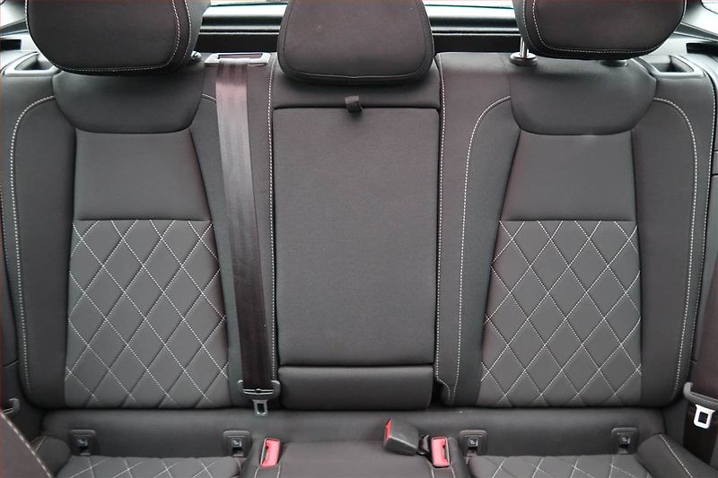 Peugeot 5008 (2023) 1.5 BlueHDi - fotka 8 z 22