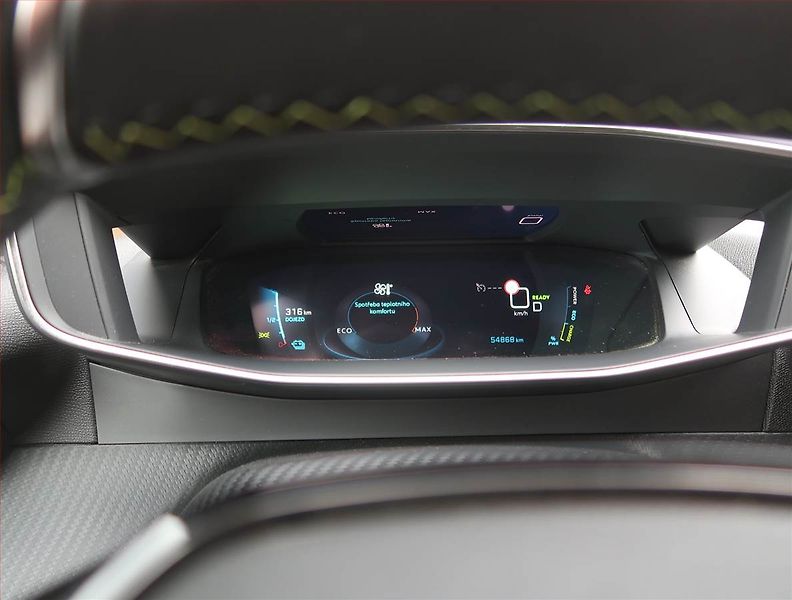 Peugeot 2008 (2022) GT 50 kWh, SoH 100% - fotka 11 z 22