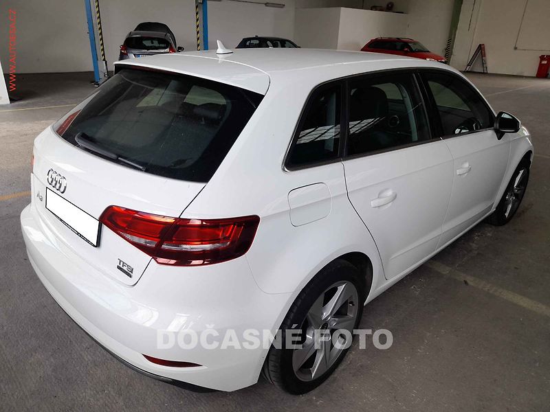 Audi A3 (2018) 2.0 tfsi - fotka 2 z 3