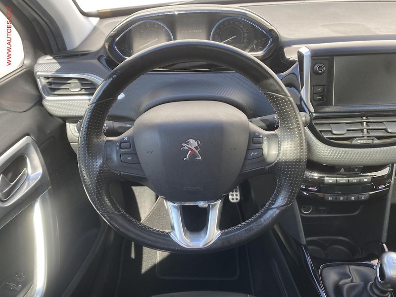Peugeot 2008 (2017) 1.2PT, Crossway, navi, panor - fotka 11 z 17