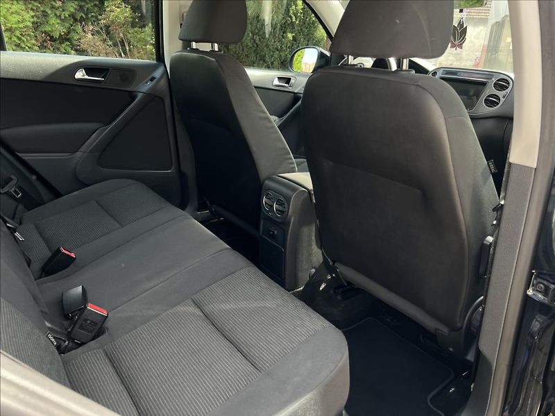 Volkswagen Tiguan 1,4 Tsi trend&Fun - fotka 16 z 28