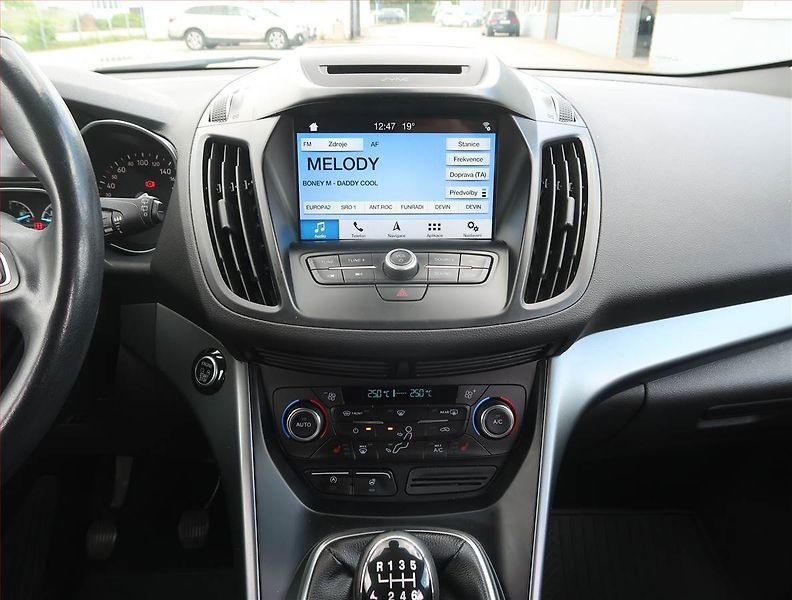 Ford Kuga (2018) 1.5 TDCi, Serv.kniha, Navi - fotka 12 z 19