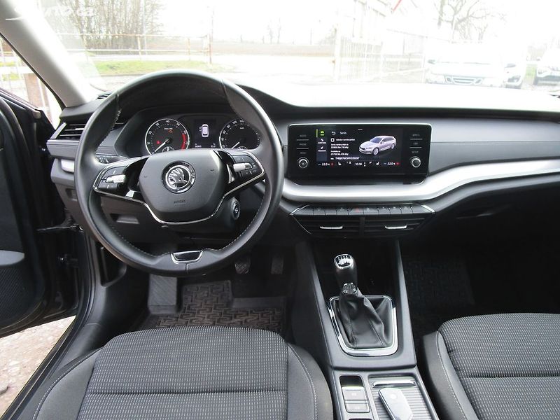 Škoda Octavia 1,5TSI-110KW + STK ČR - fotka 13 z 26