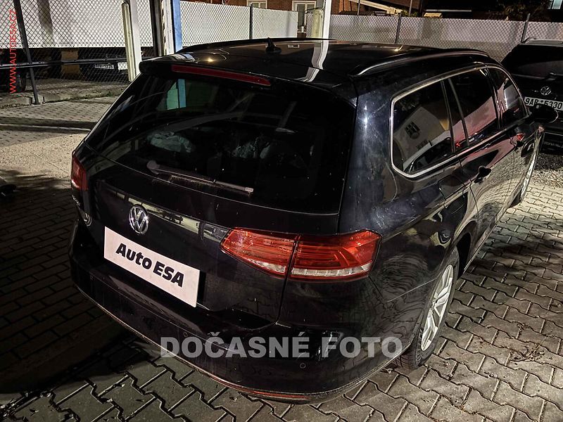 Volkswagen Passat (2018) 1.5TSi, AT, LED, autoAC - fotka 2 z 3