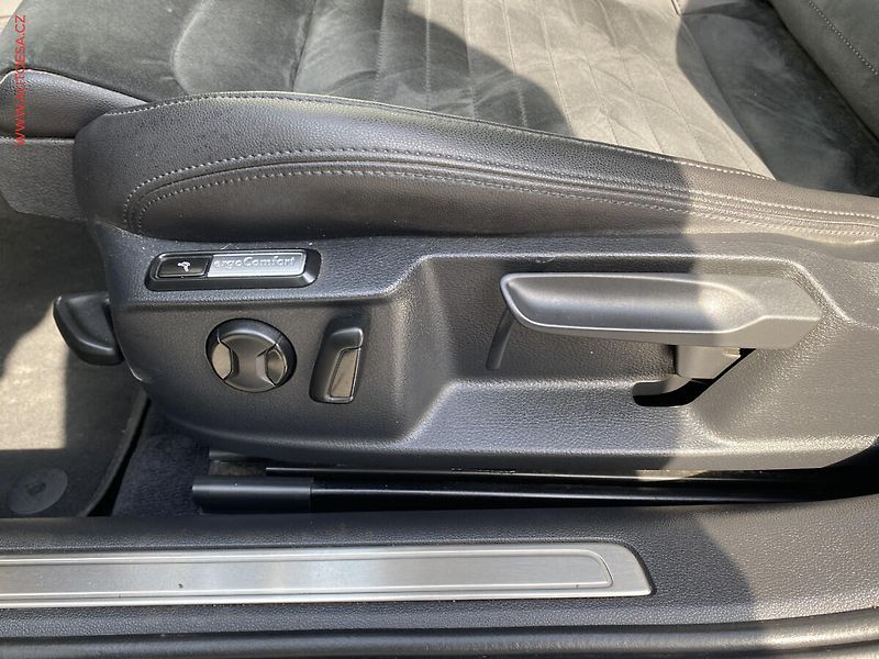 Volkswagen Passat (2019) 2.0 TDi, Highline, DSG, +ALU - fotka 15 z 20