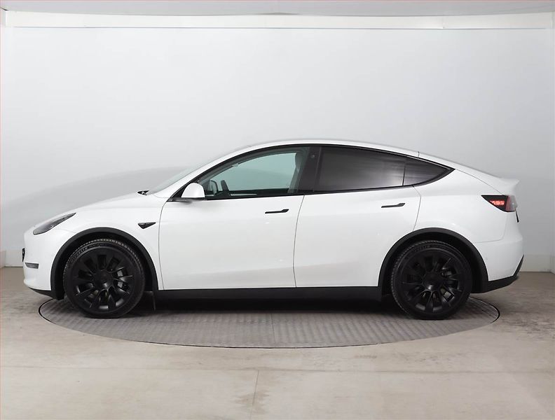 Tesla Model Y (2021) Long Range AWD 75kWh, SoH 95% - fotka 3 z 23