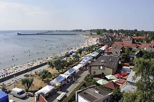 Pohled na pláž a její okolí na poloostrově Hel.