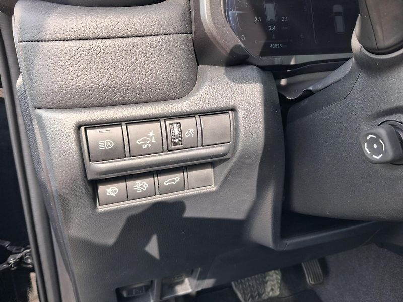 Toyota Land Cruiser 2.8 D-4D 6AT Invincible - fotka 13 z 27