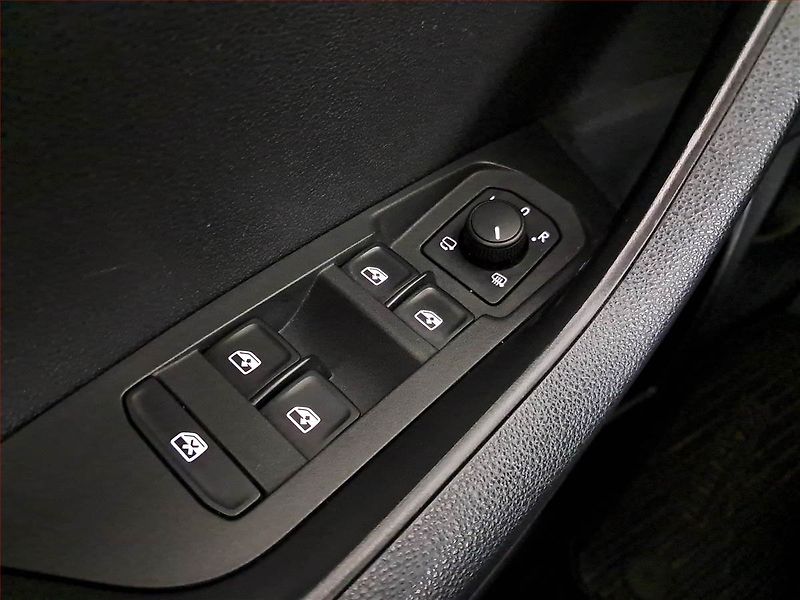 Škoda Karoq (2020) Scout 2.0 TDI - fotka 23 z 25