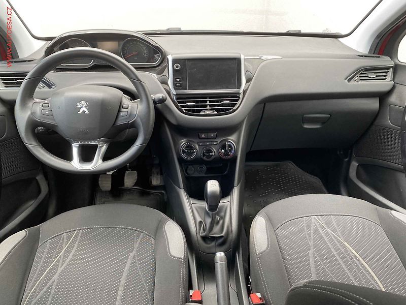 Peugeot 208 (2014) 1.2i, 1.maj,ČR, servis.kniha - fotka 8 z 17