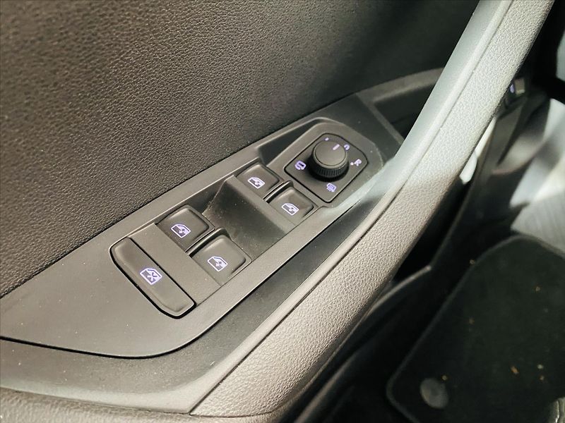 Škoda Karoq 1,5 TSI 110kW DSG SportLine - fotka 17 z 23