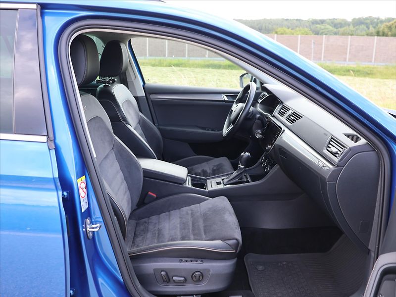 Škoda Superb 2,0 TDI DSG 4x4 CZ Scout DPH - fotka 13 z 35