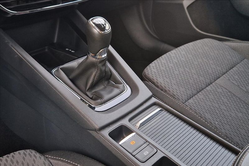 Škoda Octavia 2,0 TDI DSG TOPSTAV +ZIMNÍPNEU - fotka 43 z 46
