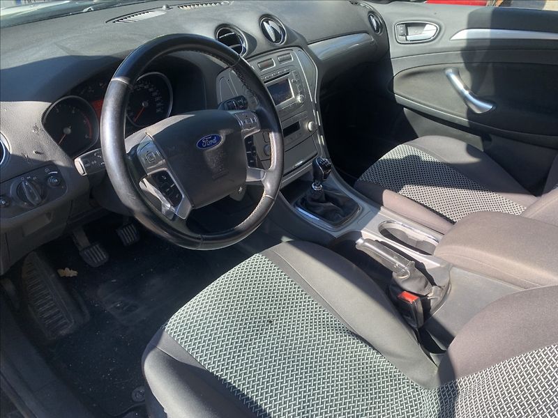 Ford Mondeo 2,0 TDCI - fotka 9 z 16