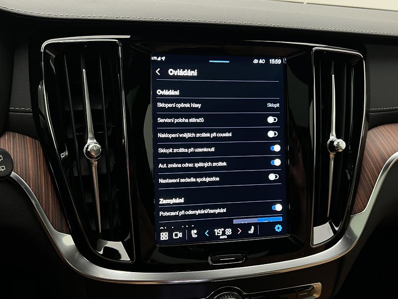 Volvo V60 T6 AWD ULTRA BRIGHT AUT - fotka 39 z 46