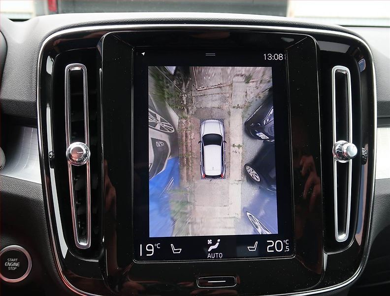 Volvo XC40 (2019) D4 AWD - fotka 18 z 24