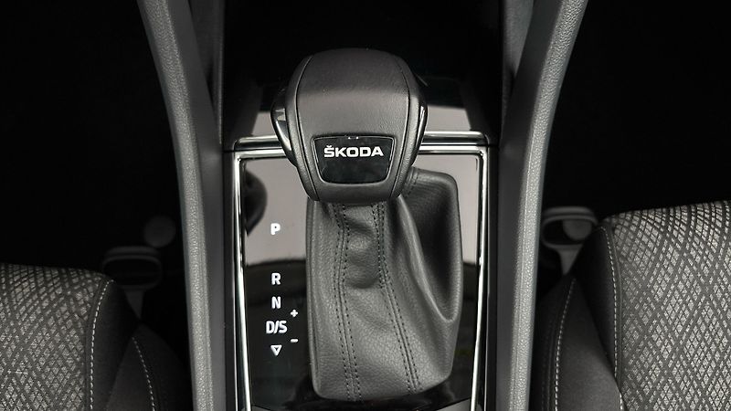 Škoda Karoq 1.5 TSI DSG Style - fotka 23 z 27