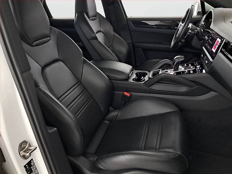 Porsche Cayenne (2023) V6 - fotka 9 z 29