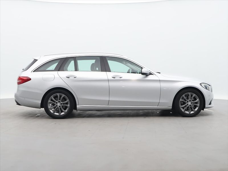 Mercedes-Benz Třídy C 2.1 220d 125kW Aut. Avantgarde - fotka 8 z 32