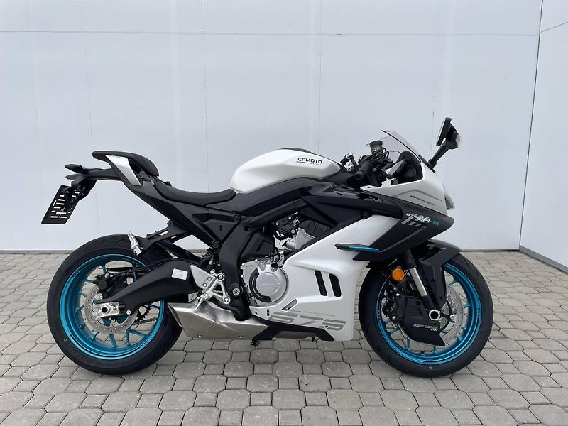 CFMOTO (2026) 675SR-R EU5+ - fotka 2 z 11