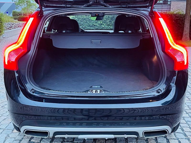 Volvo V60 2.4D4 5V AUTOMAT KAMERA TAŽNÉ - fotka 18 z 50