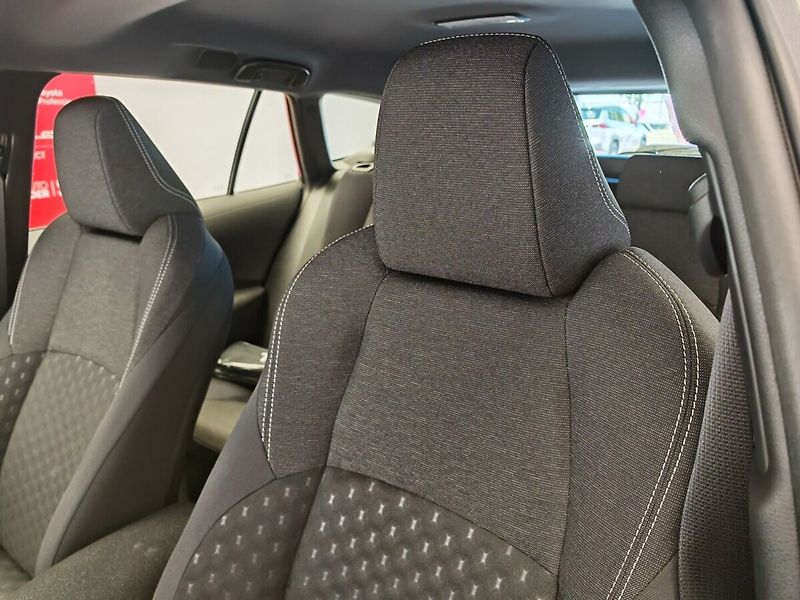 Toyota Corolla 1.8 Hybrid Comfort - fotka 13 z 35