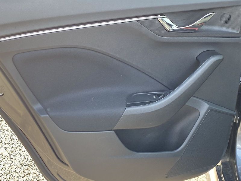 Škoda Kamiq (2023) 1.0 TSI DSG Monte Carlo - fotka 26 z 39