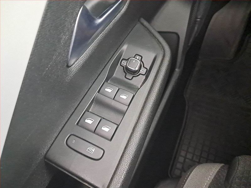 Opel Astra (2023) 1.2 Turbo, Tempomat - fotka 14 z 14