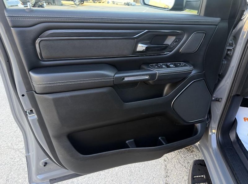 Dodge RAM (2023) +LARAMIE G/T+TRX PAKET+DPH+ - fotka 14 z 24