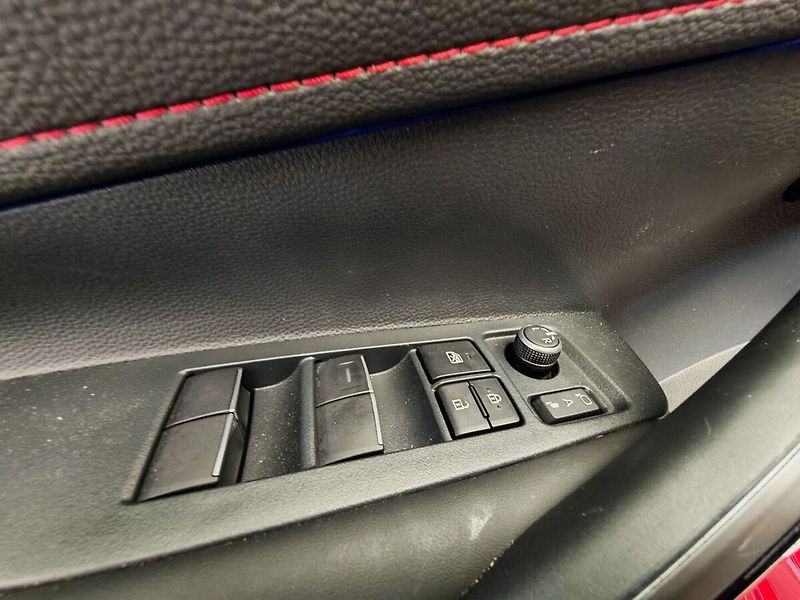 Toyota Corolla Touring sports, 1.8 Hybrid GR - fotka 18 z 36