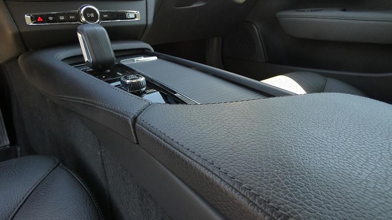 Volvo V90 B4 mHEV AWD aut. Momentum Pro - fotka 6 z 22