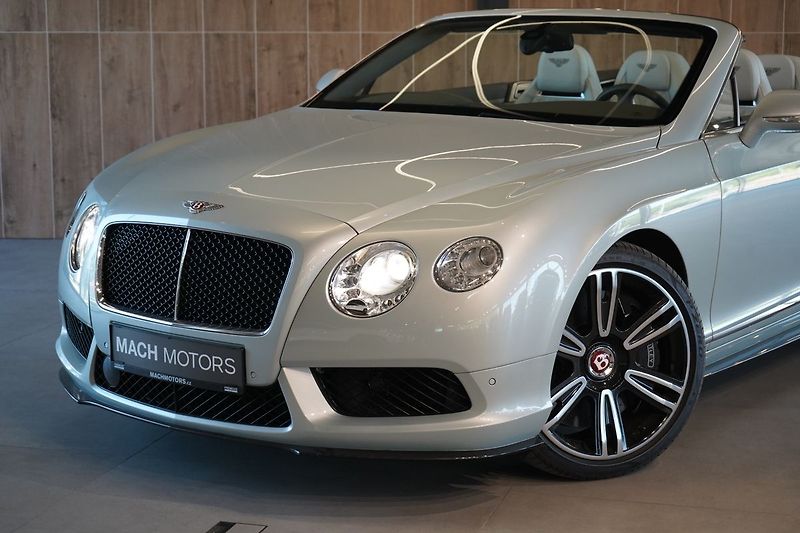 Bentley Continental GTC Mulliner, Masáže, Ventilace - fotka 16 z 52