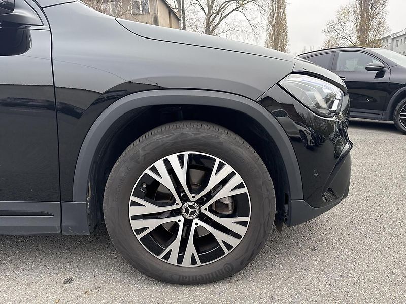 Mercedes-Benz GLA 200d 4MATIC - fotka 16 z 16
