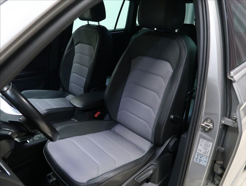 Volkswagen Tiguan 2,0 TDI DSG 4MOTION R-LINE - fotka 38 z 55