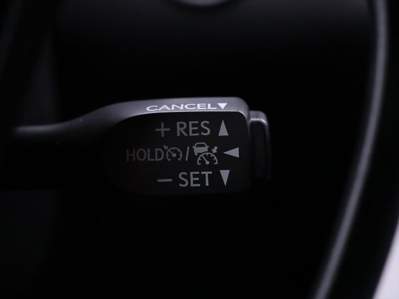 Toyota C-HR 2,0 E-CVT 112kW Executive - fotka 17 z 30