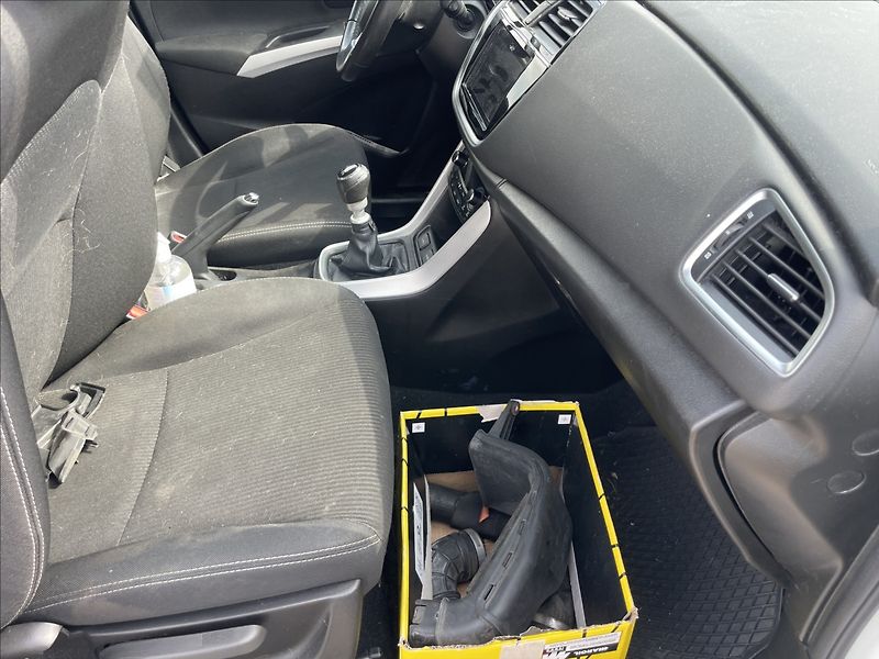 Suzuki SX4 S-Cross 3,0 DDiS 88kw 4x4 havarované, - fotka 11 z 31