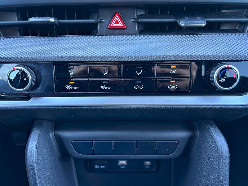 Kia Sportage (2022) 1.6 T-GDI 110kW - fotka 27 z 35