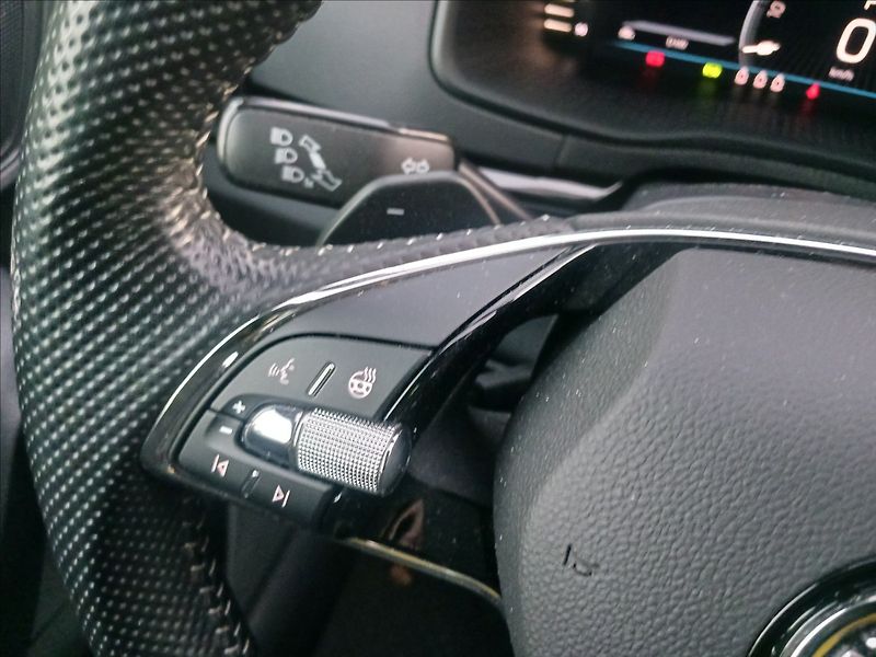 Škoda Karoq 2,0 TSI140kW DSG 4x4 SPORTLINE - fotka 23 z 39