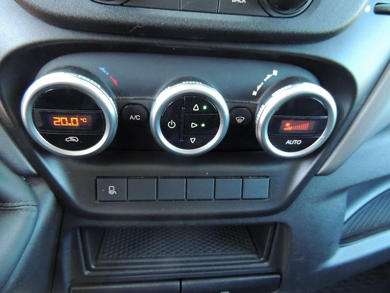 Iveco Daily (2022) 3.0D,129kw,automat,ČR,1.maj. - fotka 28 z 46