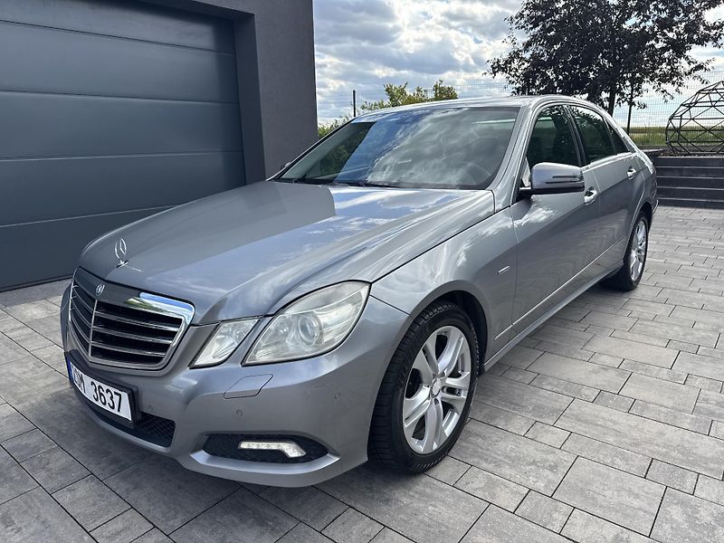 Mercedes-Benz Třídy E (2009) E 250 CDI, Avangarde, Kamera - fotka 24 z 25