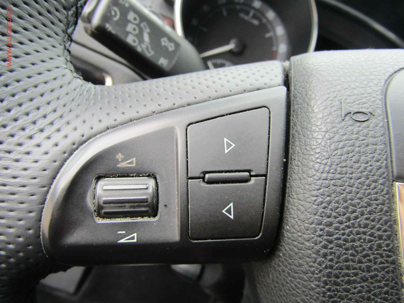 Škoda Superb (2010) 2.0TDI, ČR, Bixenon - fotka 12 z 17