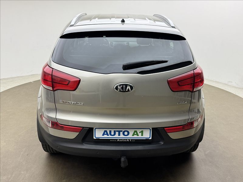 Kia Sportage 2,0 4X4 DPH VÝHŘEV TAŽNÉ ČR - fotka 5 z 33
