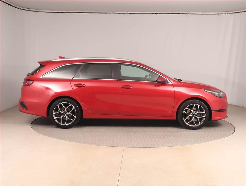Kia Ceed (2023) Top 1.5 T-GDI - fotka 6 z 16