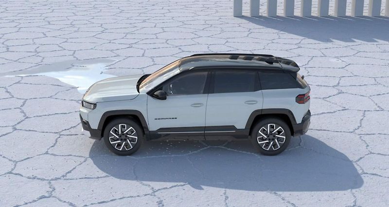 Jeep Compass (2026) Summit e-Hybrid 145k eDCT6 - fotka 3 z 9