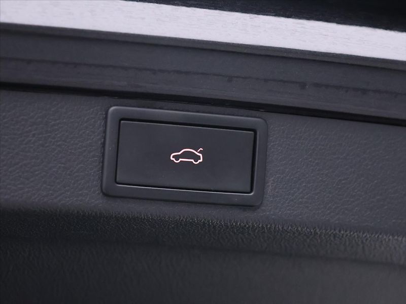 Škoda Octavia 2,0 TDI DSG Navi LED ACC DPH - fotka 10 z 38