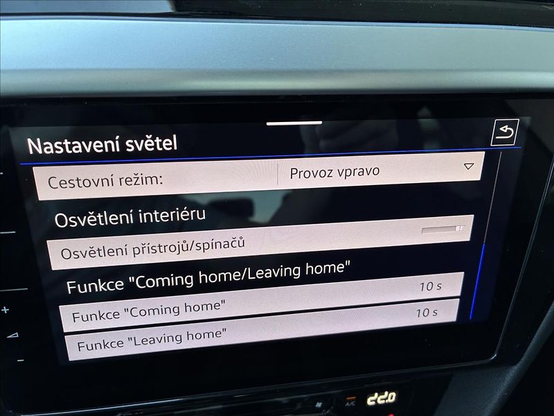 Volkswagen Arteon 2,0 WEBASTO,TAŽNÉ,PANORAMA - fotka 37 z 40